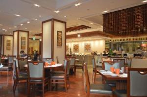 traders-hotel-yangon